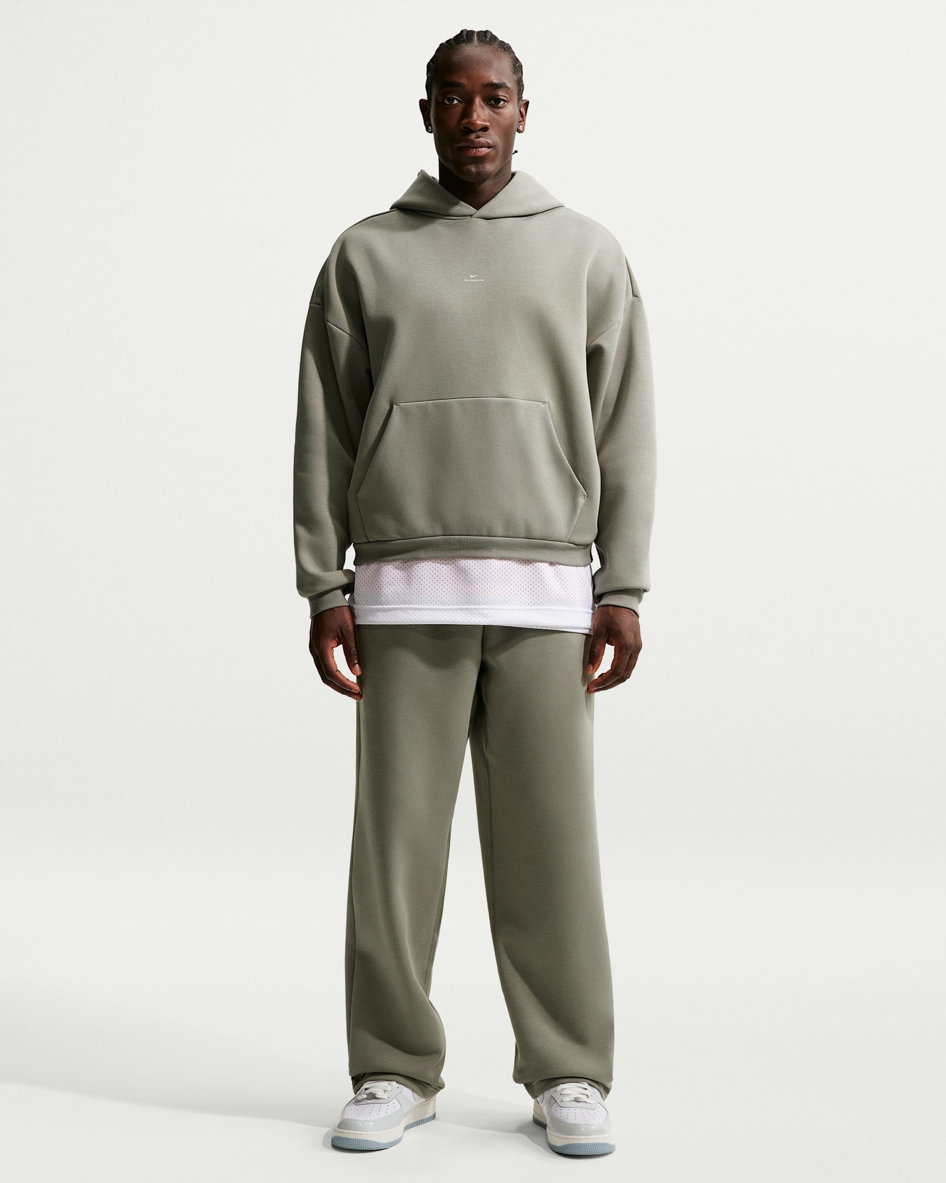 STORM FLEECE PRO EMB LONG PANTS オフホワイト　L Nike Standard Issue Men's Therma-FIT Brushed Open-Hem Basketball